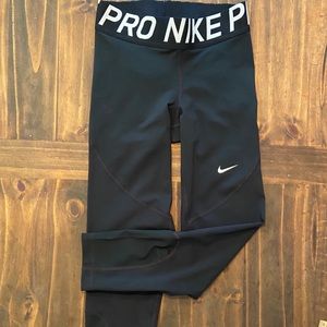 NWOT Nike PRO crop legging
